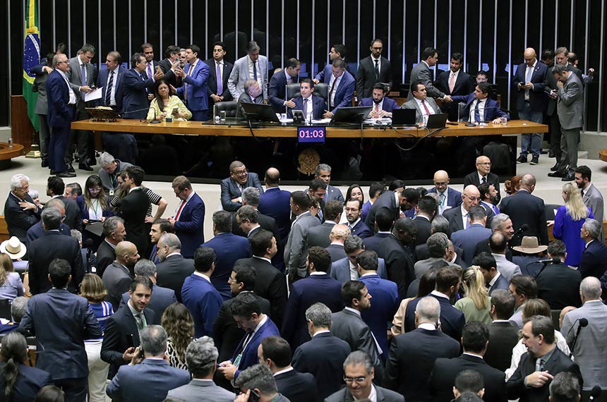 Quanto ganha um deputado federal: cargo eletivo sem exigência de diploma